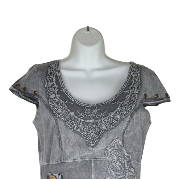 Feminine Gray Lace Embroidered Short Sleeve Scoop Neckline Tunic Top Small - Picture 4 of 14